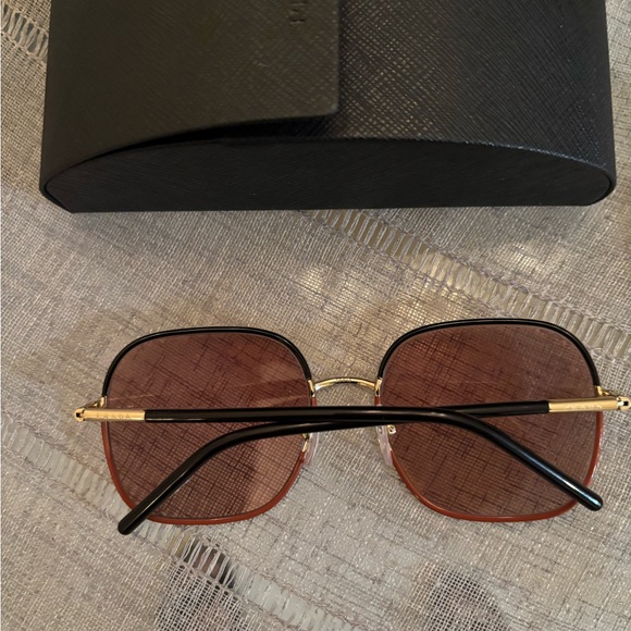 Prada oversized Square Sunglasses in Brown. - Picture 3 of 4